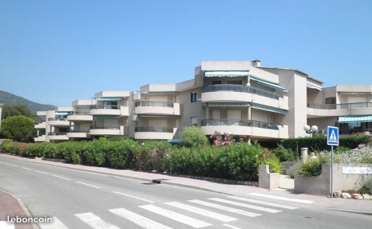 Studio De 27 M² + 70 M² De Jardin A 100 M Des Plages Cavalaire-sur-Mer Luaran gambar